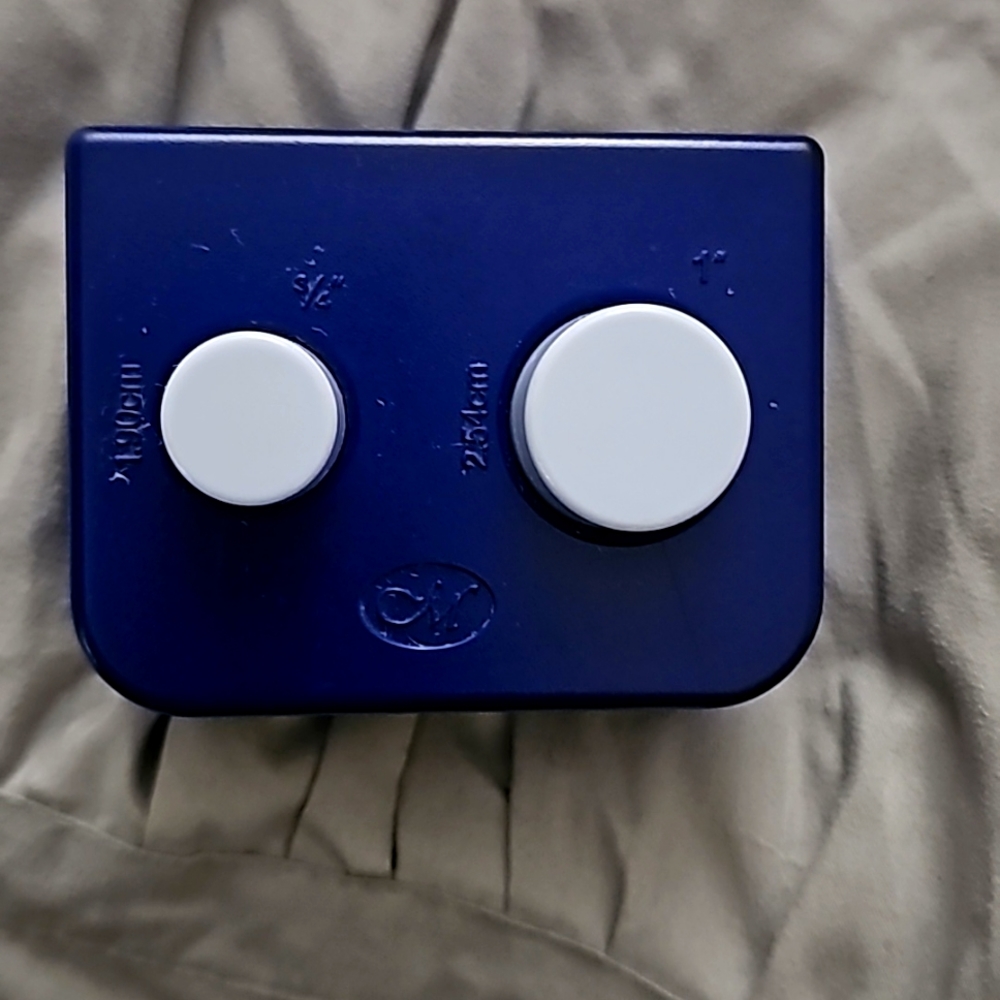 CREATIVE MEMORIES PAPER PUNCH